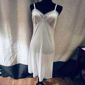 Vintage Vanity Fair White Slip / Dress Sleep Gown Lace Trim Size 34 Sexy